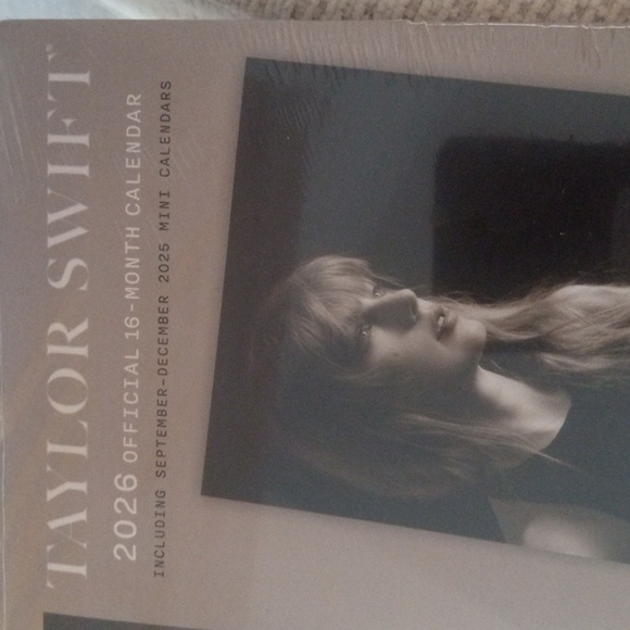 Taylor Swift 2026 calendar - Picture 5 of 5